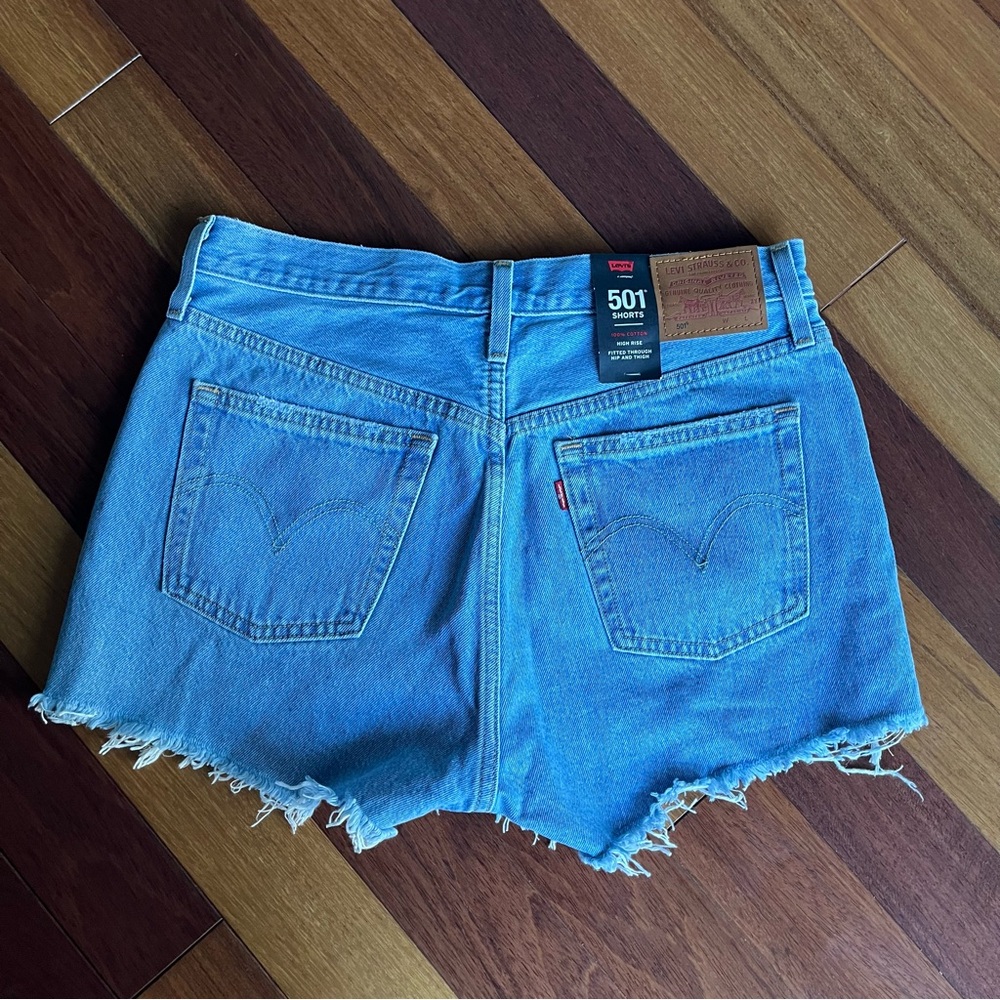 NWT LEVI’S 501 PREMIUM 100% COTTON CUT OFF DENIM SHORTS